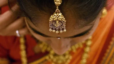 الذهب يتراجع مع صعود الدولار ومخاوف التضخم وسط اضطرابات «هرمز»