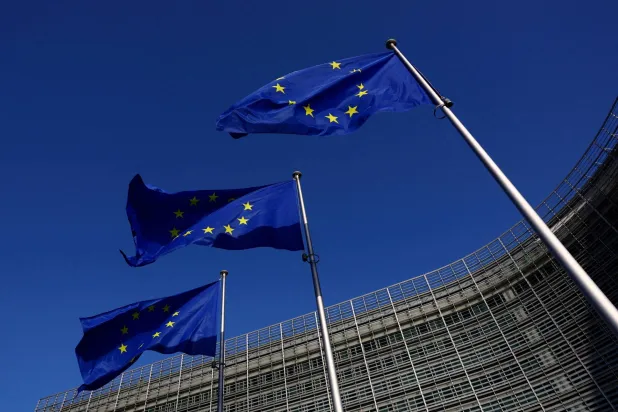 الاتحاد الأوروبي يوسع عقوبات إيران لتشمل المسؤولين عن إغلاق «هرمز»