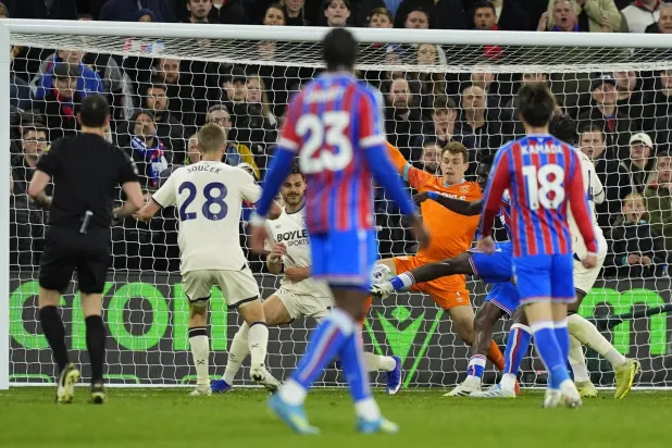 «البريمرليغ»: ولفرهامبتون أول الهابطين بتعادل وستهام مع بالاس