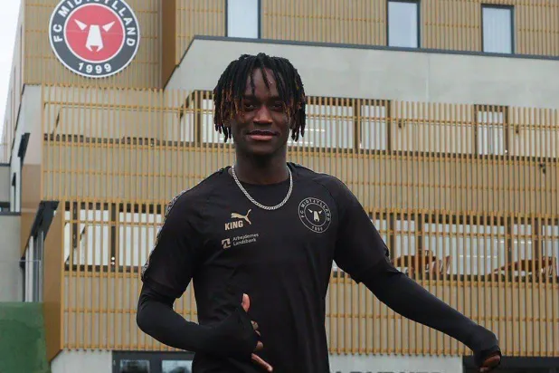 تحسن حالة لاعب شاب بعد حادث طعن مأساوي في الدنمارك