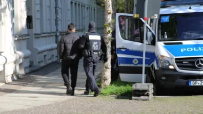 شبكة تهريب في ألمانيا تستخدم تصاريح إقامة لاجئين سوريين