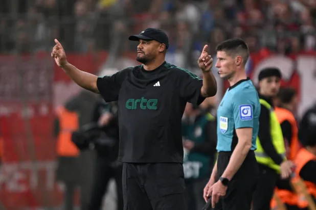 كومباني يشيد بتفوق بايرن بعد الوصول لنهائي كأس ألمانيا