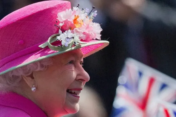 عن الرقص الصباحي وغسل الصحون… مساعدة الملكة إليزابيث تكشف بعضاً من كواليسها