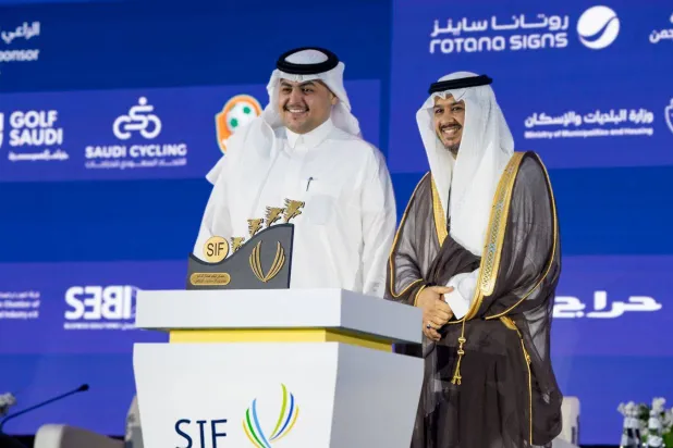 «الزلفي» يعزّز مكاسبه من «منتدى الاستثمار الرياضي» باتفاقات لتطوير بنيته التحتية