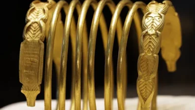 الذهب يتجه نحو خسارة أسبوعية مع تصاعد أسعار النفط ومخاوف التضخم