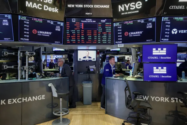 تدفقات صناديق الأسهم العالمية تقفز إلى أعلى مستوى في 17 شهراً