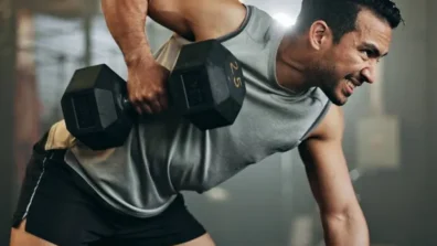 حركات بطيئة… نتائج أقوى: تمارين خفيفة تُعزّز العضلات بلا إرهاق