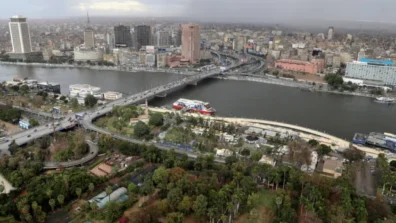 تصاعد مطالب المصريين بتعديل مواعيد «الإغلاق المبكر»