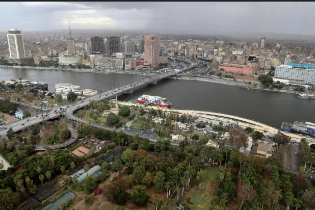 تصاعد مطالب المصريين بتعديل مواعيد «الإغلاق المبكر»