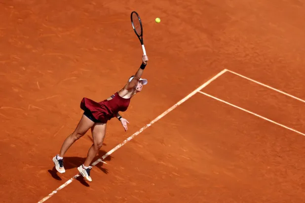 «دورة مدريد»: ماكنالي تتخطى مبوكو بسهولة