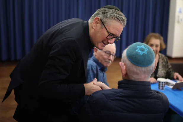 رئيس وزراء بريطانيا يتعهد بتقديم تشريع لحظر «الحرس الثوري» الإيراني