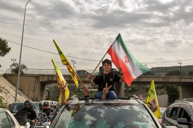 «حزب الله» يلتزم بالهدنة ميدانياً ويهاجم سياسياً… بانتظار التسويات