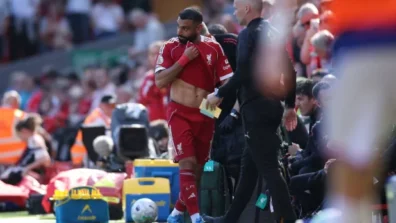 «البريميرليغ»: صلاح يغادر مصاباً… وليفربول يهزم كريستال بالاس