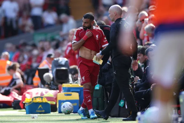 «البريميرليغ»: صلاح يغادر مصاباً… وليفربول يهزم كريستال بالاس