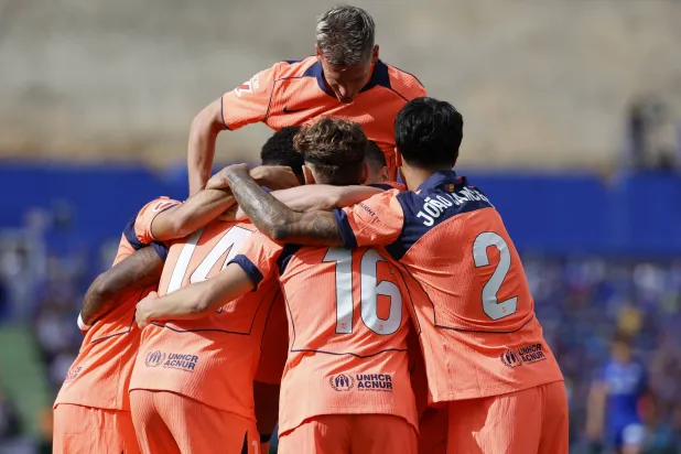 «لا ليغا»: برشلونة يضع يداً على اللقب بثنائية في خيتافي