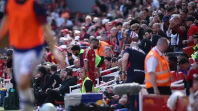 سلوت: خروج صلاح من الملعب مؤشر على أمر ما!