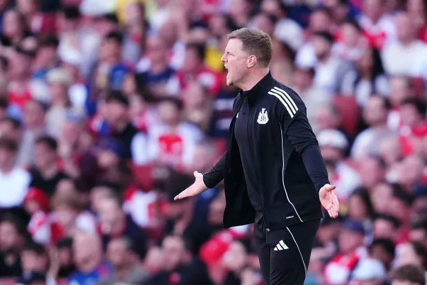 مدرب نيوكاسل يشيد بأداء فريقه رغم الخسارة أمام آرسنال