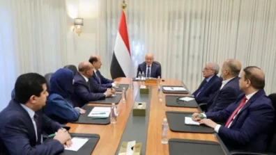 العليمي يشدد على تسريع الإصلاحات واستعادة الثقة الدولية