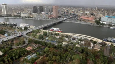 الحكومة المصرية للسيطرة على الأسواق رغم «تذبذبات الدولار»