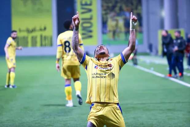 مارتينيز يشترط زيادة مليون دولار للبقاء في التعاون