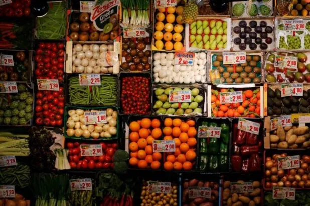 هل يمكن أن يسبب تناول الفواكه والخضراوات سرطان الرئة؟