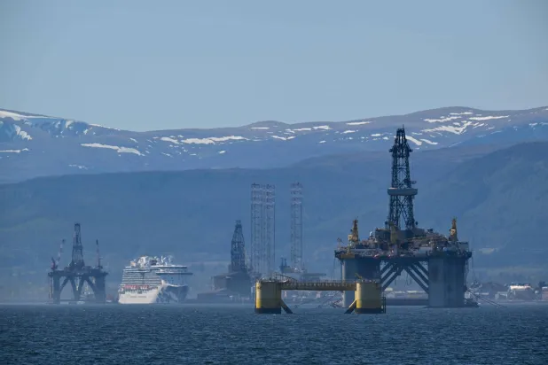 النفط يرتفع 3 % ويقترب من 109 دولارات