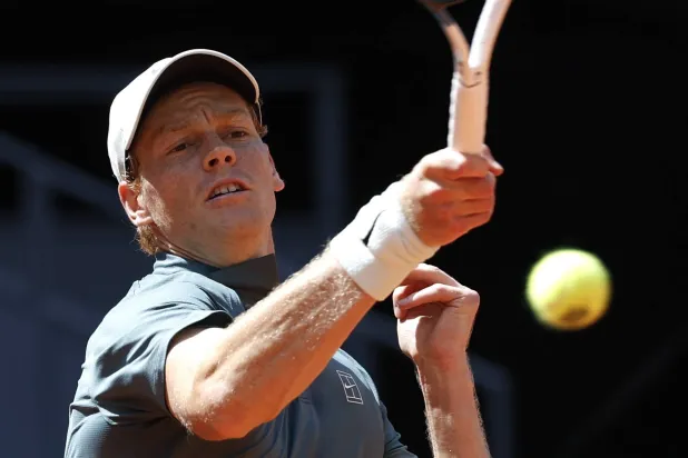 «دورة مدريد»: سينر ينتقد مواعيد المباريات