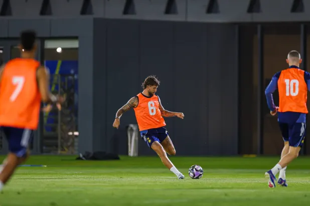 خيسوس يضم 9 محترفين لمواجهة الأهلي والقرار الأخير بعد «فحص مارتينيز»