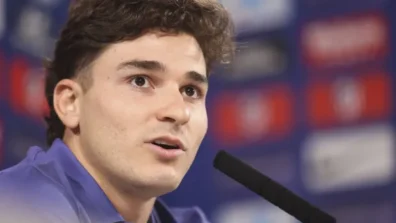 آرسنال ينافس باريس سان جيرمان وبرشلونة على التعاقد مع ألفاريز