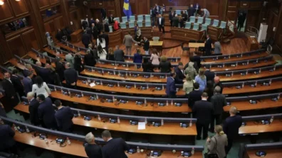 نواب كوسوفو يفشلون في انتخاب رئيس ما يدفع البلاد إلى انتخابات جديدة