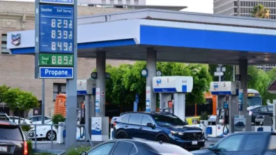 النفط يرتفع وسط تقارير تمديد الولايات المتحدة الحصار على إيران