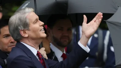 وزير الخزانة الأميركي: صناعة النفط الإيرانية «تترنح» تحت وطأة الحصار البحري