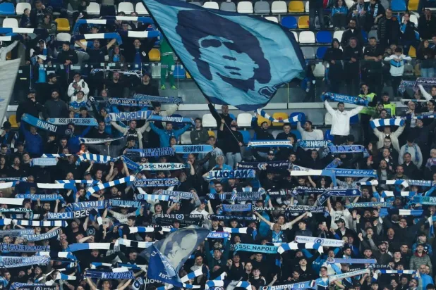 إحالة شقيقتَي مارادونا ومحاميه إلى المحاكمة بتهمة «الإدارة الاحتيالية»