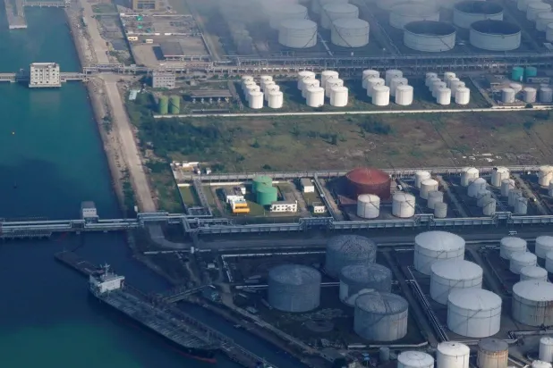 أميركا تستهدف المصافي الصينية وقنوات تصدير النفط