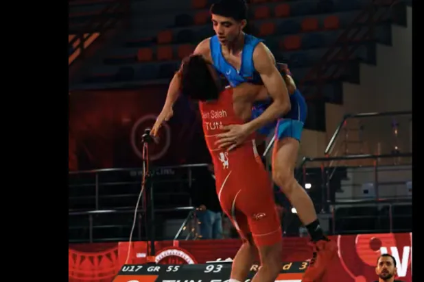 مصارع مصري يخطف الأنظار بـ«هجوم مجنون» في بطولة أفريقيا