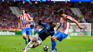 تعادل مثير بركلتي جزاء بين أرسنال وأتلتيكو مدريد… والحسم مؤجل إلى لندن