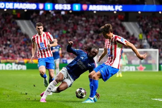 تعادل مثير بركلتي جزاء بين أرسنال وأتلتيكو مدريد… والحسم مؤجل إلى لندن