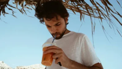 هل نأكل بعقولنا؟ دراسة تكشف تأثير التوقعات على طعم المحليات الصناعية