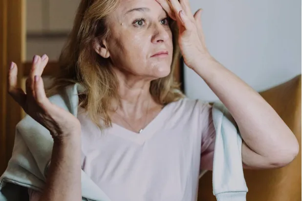 مكملات سن اليأس… فعّالة حقاً أم مجرد تسويق؟