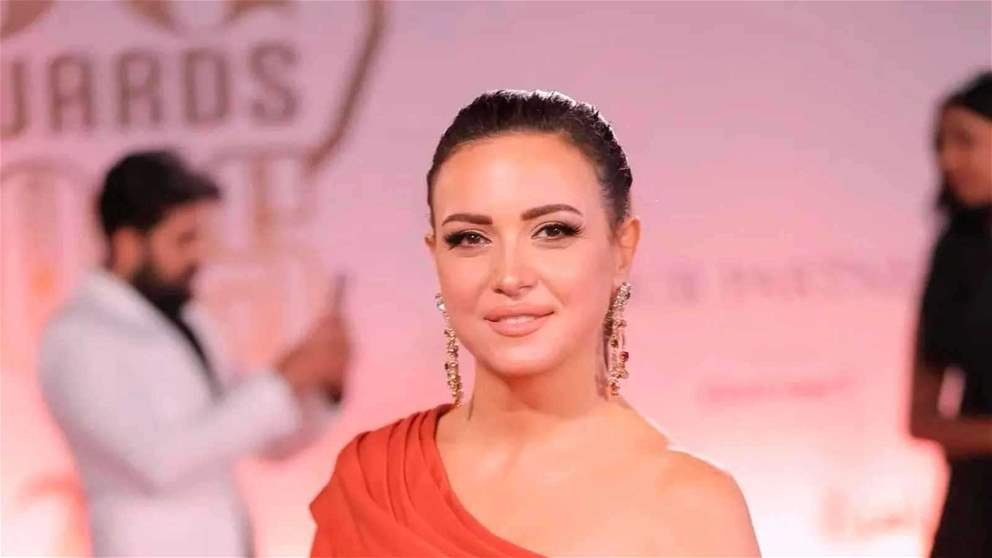 تكريم ريهام عبد الغفور بمهرجان هوليوود ومنى زكي تعلق: مبروك يا جامدة