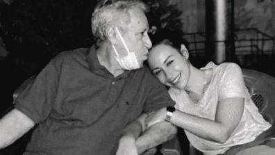 انهيار منة شلبي في جنازة والدها… ونجوم الفن يحيطون بها دعماً في لحظات مؤثرة