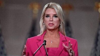 ترامب يقيل وزيرة العدل بام بوندي