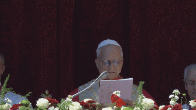 لاوون الرابع عشر يدعو القادرين على "إشعال الحروب" الى اختيار السلام