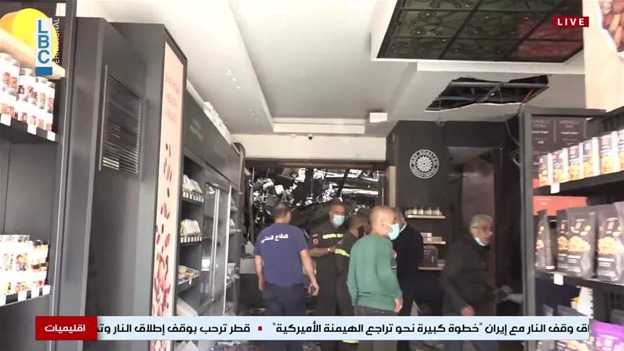 المشهد من داخل الهنغار التجاريّ المستهدف لمحمصة "الرفاعي" والموجود في كورنيش المزرعة