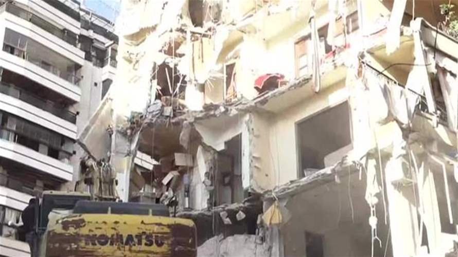 استمرار أعمال رفع الأنقاض بعد الإستهداف الإسرائيلي… هكذا تبدو الصورة في عين المريسة