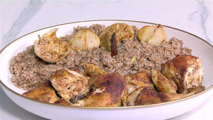 إليكم كيفية تحضير فرّوج محمّر مع البرغل على طريقة الشيف فادي زغيب (فيديو)