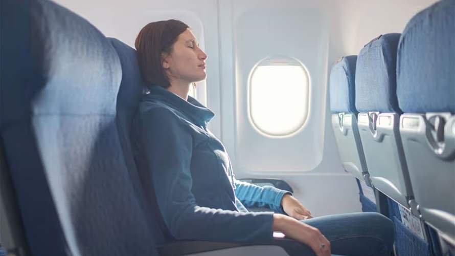 مضيفة طيران تكشف عن "أسوأ" المقاعد على متن الطائرة… إليكم سر الرحلة المريحة!