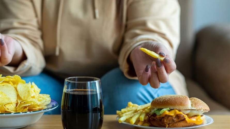 خطوات بسيطة عليك القيام بها للتخلص من الإفراط في تناول الطعام… خبراء يقدّمون حلولًا عملية