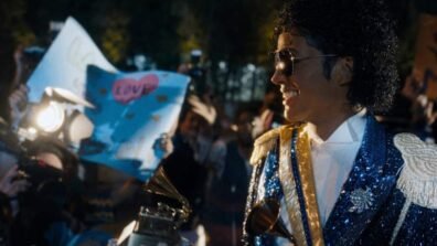 من الأزياء الأيقونية إلى حركة الـ"Moonwalk"… عشّاق مايكل جاكسون يحوّلون قاعات السينما إلى مسارح صاخبة!