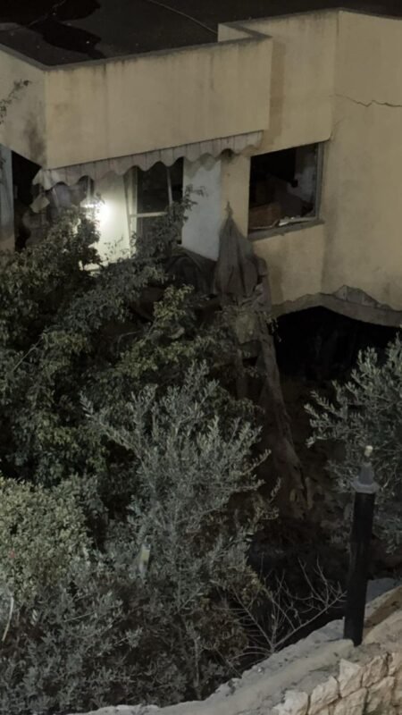 بالفيديو والصور: غارة على شقة في المشروع الماروني في تلال عين سعادة